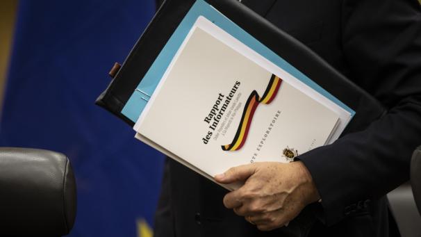 <p>Auftrag erledigt: Didier Reynders und Johan Vande Lanotte lieferten am Montag ihren Abschlussbericht ab.</p>
