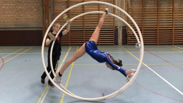 <p>Sabine Krumm beim Training mit Amber van Rey</p>