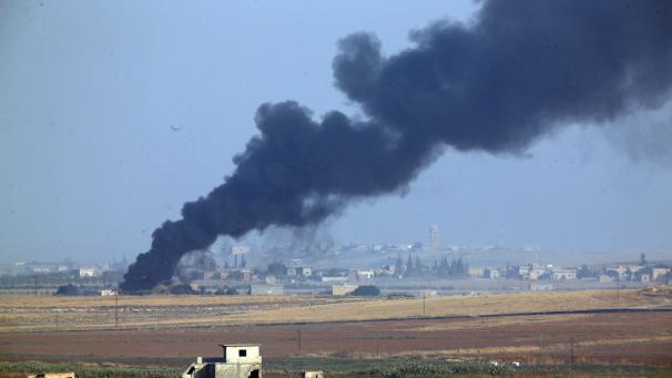 <p>Rauch steigt bei einer Militäroffensive gegen kurdische Milizen in Nordsyrien auf.</p>