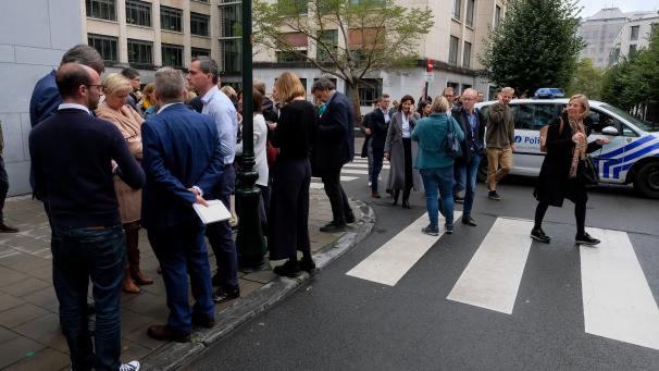 <p>Das Parlamentsgebäude musste am Dienstag geräumt werden – umsonst.</p>