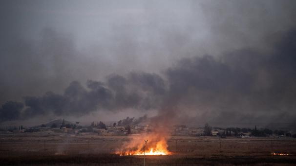 <p>Rauchz steigt von syrischen Stadt Tall Abyad auf.</p>