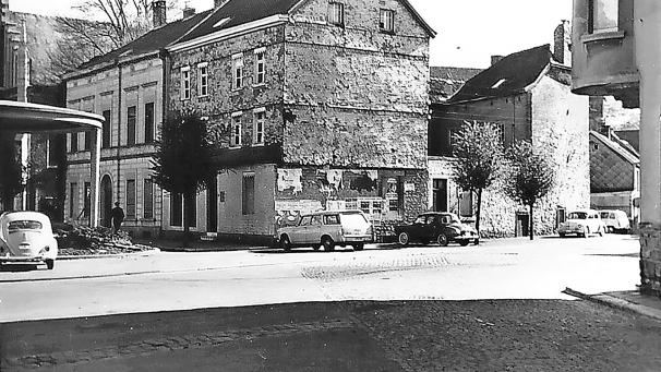 <p>Das Haus genannt „die Stanketten“ stand möglicherweise an der Stelle, an der 1975 das Haus Friebel an der Ecke Klötzerbahn/Schulstraße abgerissen wurde.</p>
