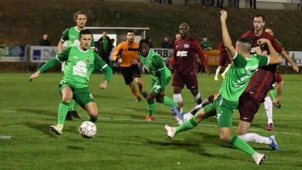 <p>Der Derbycharakter war deutlich zu spüren, da Amel sich als gleichwertige Mannschaft erwies.</p>