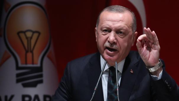 <p>Der türkische Präsident Erdogan drohte mit einer Fortsetzung der Militäroffensive gegen die Kurdenmiliz YPG in Nordsyrien.</p>