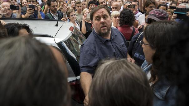 <p>Unter den Angeklagten, denen bis zu 25 Jahre Haft drohen, befindet sich auch Oriol Junqueras (Bildmitte), der frühere Vizepräsident von Katalonien.</p>