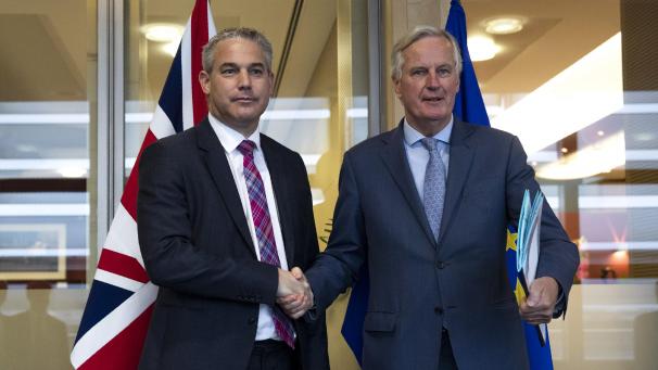 <p>Der britische Brexit-Minister Stephen Barclay (l.) und Michel Barnier (r.), dem Chefunterhändler der EU, bei ihrem Treffen in Brüssel</p>