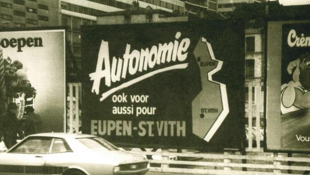 <p>100 Jahre bewegte Geschichte in 100 Minuten: „Es lebe das Vaterland - Mehr als nur Theater“ zeigt die Geschichte Ostbelgiens einmal auf ganz andere Art und Weise.</p>