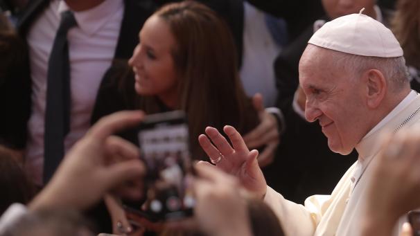 <p>Mit dem Hashtag vor dem Wort „Saints“ wurde aus Papst Franziskus' Tweet für Heilige eine Botschaft für Football-Fans.</p>