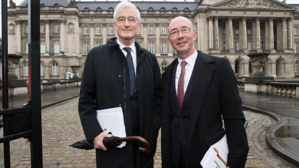 <p>Vergangenen Dienstag wurden die ehemaligen Ministerpräsidenten Geert Bourgoeois (l.) und Rudy Demotte vom König zu Vorregierungsbildnern ernannt.</p>