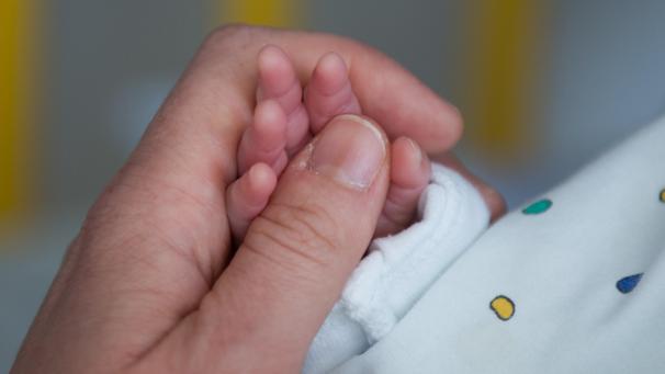 <p>Der Vater dachte zuerst, dass seine Tochter wieder lebt.</p>