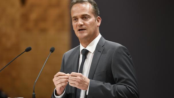 <p>Vor einem Jahr wies Oliver Paasch im PDG eindringlich auf die mangelnde Investitionsfähigkeit der Gemeinschaft hin. Jetzt liegt ein 600 Euro schweres 10-Jahres-Investitionspaket auf dem Tisch. Corona sei dank.</p>