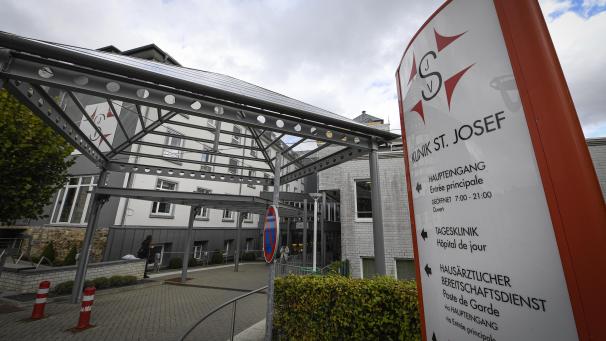 <p>Die Klinik St.Josef ist in der grenzüberschreitenden Zusammenarbeit gut aufgestellt. Die Wöchnerinnenstation wird schon lange von vielen Frauen aus der deutschen Eifel genutzt. Jetzt könnte die Hilfe in die andere Richtung gehen.</p>