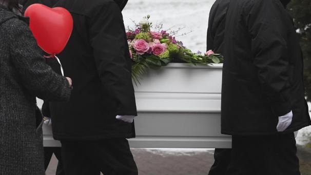<p>Ein skurriler Einfall eines Totkranken in Irland sorgte auf dessen Begräbnis für Gelächter statt Tränen.</p>