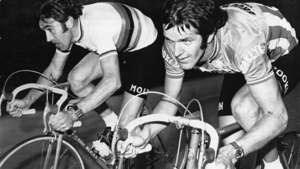 <p>Eddy Merckx (links) und Roger De Vlaeminck 1974 Seite an Seite: Derzeit befinden sich beide Radsport-Champions im Krankenhaus</p>