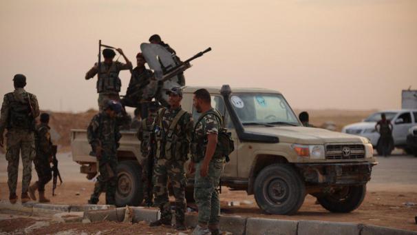 <p>Syrische Regierungstruppen rückten in den Luftwaffenstützpunkt Al-Tabqa südlich der syrischen Al-Rakka-Region ein.</p>