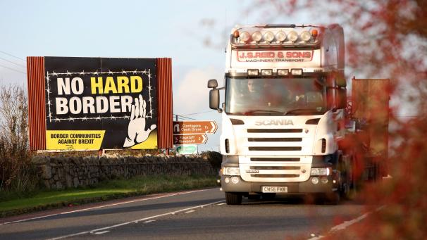 <p>Regierungschef Johnson wollte die Garantieklausel für eine offene Grenze in Irland aus dem Vertrag streichen.</p>
