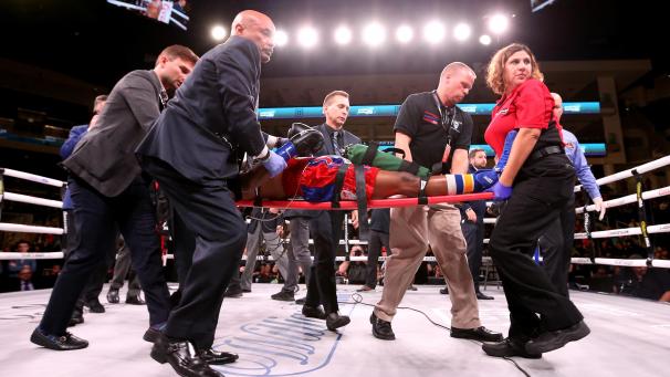 <p>Beim Fight am Samstagabend in Chicago war Day nach mehreren schweren Kopftreffern durch Conwell in Runde vier und acht zu Boden gegangen. Der Kampf musste nach der zehnten Runde beendet werden, nachdem Day mit dem Kopf auf den Ringboden geprallt war.</p>