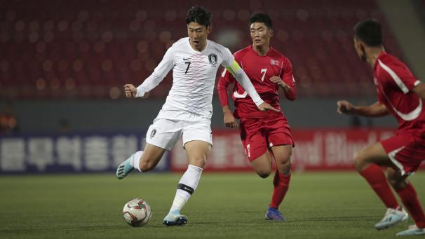 <p>Die „Taeguk Warriors“ um Heung-Min Son (Bildmitte) trennten sich in Pjöngjang im leeren Kim-Il-Sung-Stadion 0:0 von ihrem Bruderstaat.</p>