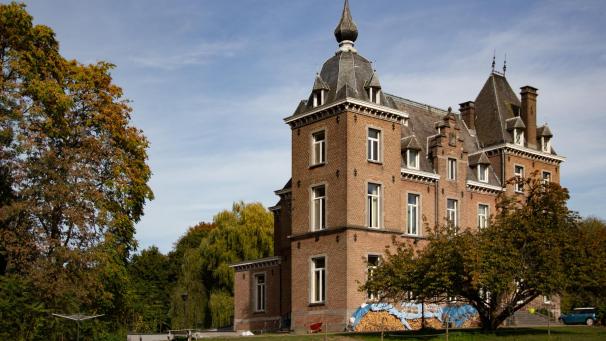 <p>Ein Blick von außen auf das Schloss</p>