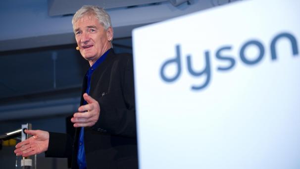 <p>James Dyson, Firmengründer von Dyson, stellt den Dyson DC41 Ball Vakuum und den Dyson Hot Heizlüfter vor. Der Hausgeräte-Spezialist Dyson gibt seine ambitionierten Pläne für den Einstieg ins Geschäft mit Elektroautos auf.</p>