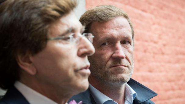 <p>Paul Magnette (r.) tritt die Nachfolge von Elio Di Rupo als PS-Präsident an.</p>