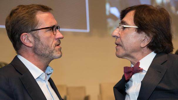 <p>Paul Magnette (links) ist der Nachfolger von Elio Di Rupo als Parteipräsident der PS.</p>