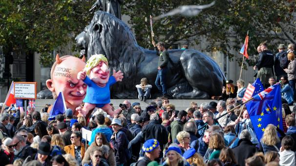 <p>Hundertausende Briten demonstrierten am Samstag in London für ein zweites Referendum.</p>