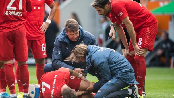 <p>Niklas Süle wird dem FC Bayern und der deutschen Nationalmannschaft monatelang fehlen.</p>