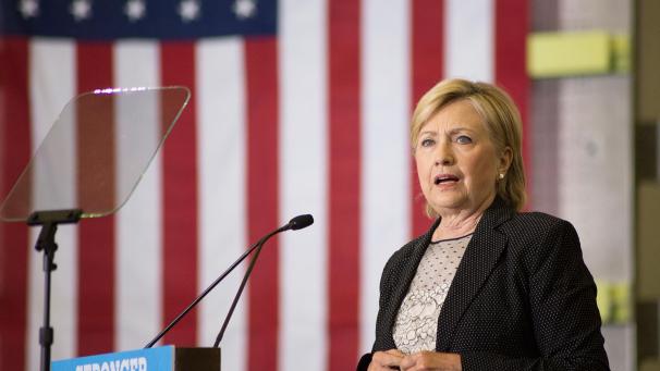 <p>Hillary Clinton macht sich über US-Präsident Donald Trump lustig.</p>