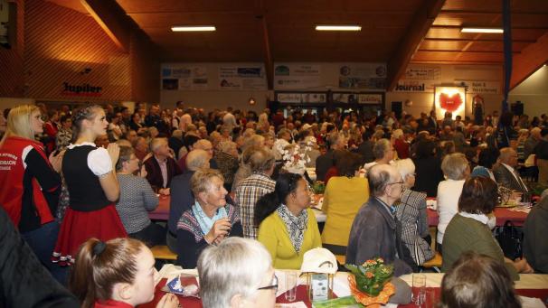 <p>Dicht gedrängt standen die Besucher im Saal „Zum Tünnes“.</p>