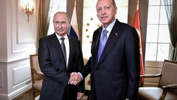 <p>Recep Tayyip Erdogan (r.) und Wladimir Putin können als entschlossene Kriegsherren Einklang demonstrieren.</p>