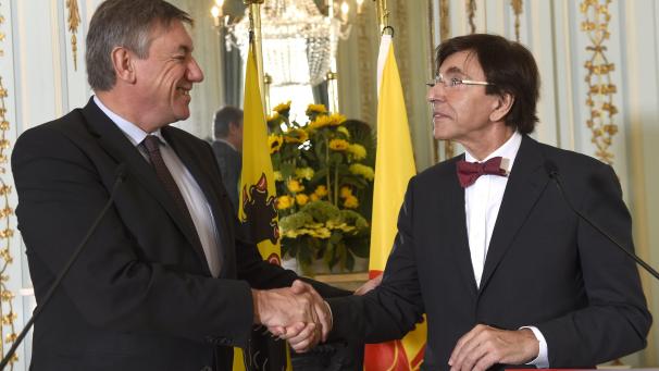 <p>Treffen im gegenseitigen Respekt: Jan Jambon (l.) und Elio Di Rupo</p>