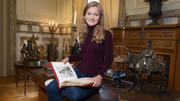 <p>Das Palais hat neue Fotos von Kronprinzessin Elisabeth anlässlich ihres 18. Geburtstages veröffentlicht.</p>