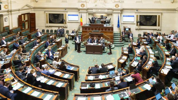 <p>Die Abgeordneten müssen am Donnerstag aus den Ferien ins Kammerplenum zurückkehren.</p>