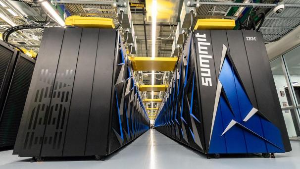 <p>Der Supercomputer „Summit“ von IBM steht im „Oak Ridge National Laboratory“.</p>