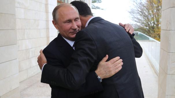 <p>Hält nicht nur Assad in seinen Armen, sondern das Heft im Nahen Osten fest in der Hand: Wladimir Putin</p>