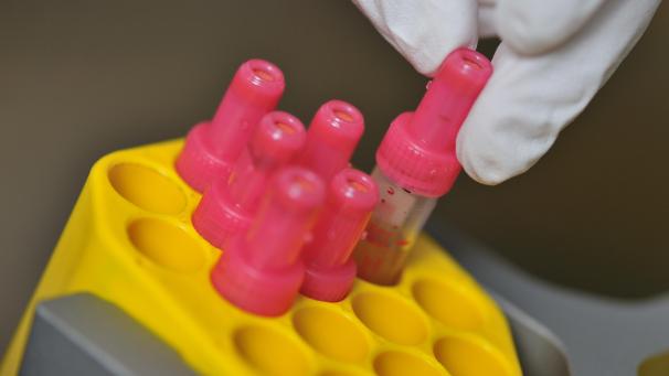 <p>Für die Kostenrückerstattung der zehn teuersten Medikamente bringen belgische Krankenkassen jährlich rund 720 Millionen Euro auf.</p>