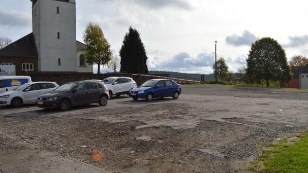 <p>Ob der Mitfahrerparkplatz am Saal Unitas gebaut wird, hängt letztlich von den Kosten ab.</p>