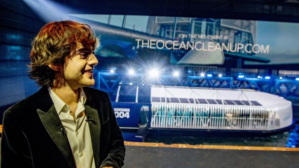 <p>Der Niederländer Boyan Slat am Samstagabend im Hafen von Rotterdam bei der Vorstellung des Müllfängers mit der Bezeichnung „Ocean Cleanup Interceptor“.</p>