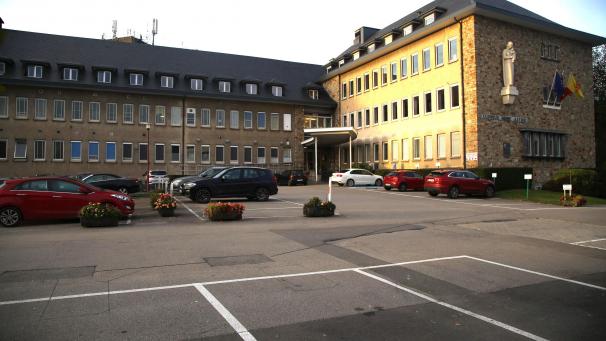 <p>Der Verwaltungsrat der Klinik Reine Astrid wird voraussichtlich im November entscheiden, welchem Netz sich die Klinik anschließen wird.</p>