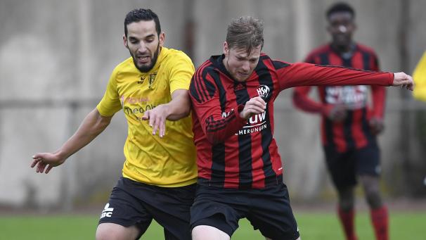 <p>Daniel Henkes´ Doppelpack zum Trotz: Abdoulah El Abbadi (l.) war mit seinem Hattrick gegen Honsfeld der Man of the Match.</p>