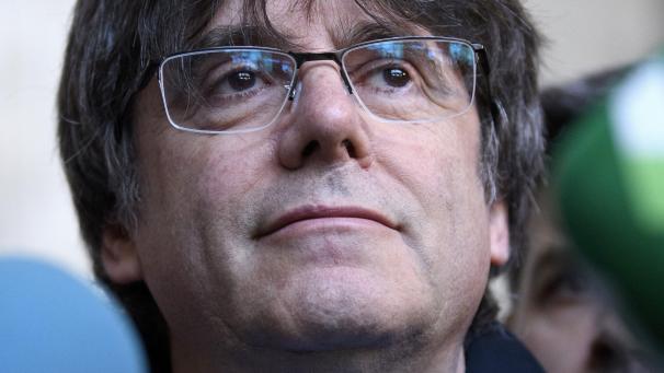 <p>Carles Puigdemont sollte am Dienstag von der Brüsseler Ratskammer im Zusammenhang mit einem europäischen Haftbefehl angehört werden. Die Anhörung wurde auf Dezember verschoben.</p>