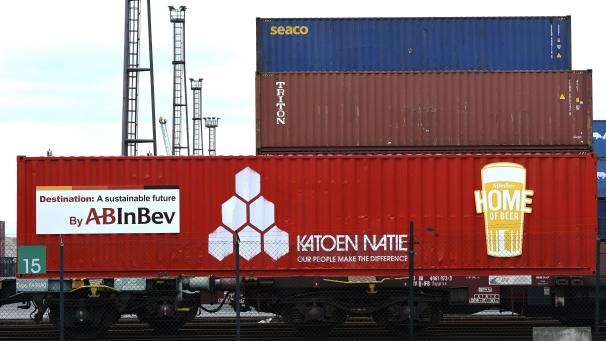 <p>Diesse Woche hat der Brauereikonzern AB InBev die zweite Zugverbindung zum und im Antwerpener Hafen in Betrieb genommen.</p>