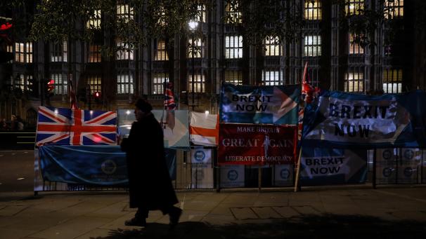 <p>Am späten Dienstagabend stimmte das Parlament zu: Anfang Dezember werden die Briten an die Wahlurnen gerufen.</p>