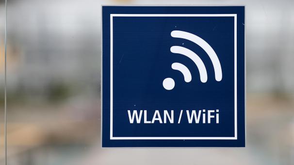 <p>Zwei DG-Gemeinden kommen in den Genuss von Fördermitteln, um Wlan-Netze in öffentlichen Räumen zu installieren.</p>