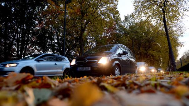 <p>Im Herbst (und Winter) ist es besonders wichtig, dass die Beleuchtung am Auto funktioniert.</p>