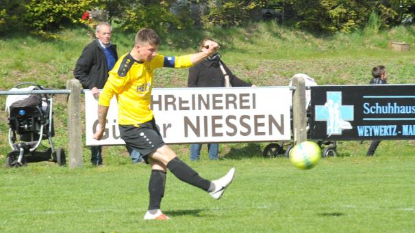 <p>Wird Raphaël Meyer der Retter in der Bütgenbacher Not?</p>