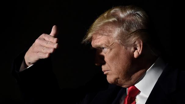 <p>US-Präsident Trumps Wahlkampfteam hat offenbar 2016 versucht, an gehackte E-Mails der Demokraten zu gelangen.</p>