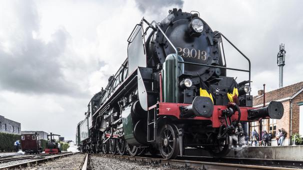 <p>21 Meter lang und 2.000 PS: Die Lok mit der Nummer 29.013, der letzte Dampfzug in Belgien, ging 1966 in Pension. Ihr soll wieder neues Leben eingehaucht werden.</p>
