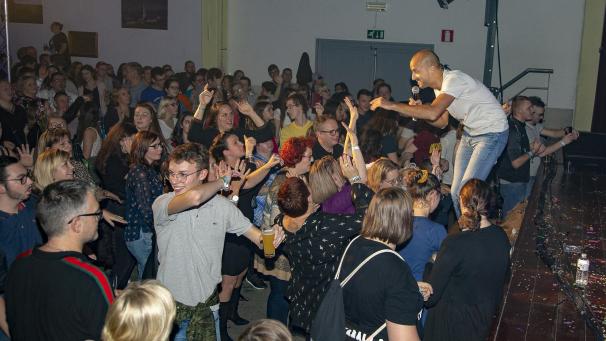 <p>Neun Interpreten stellten am Freitag ihre Songs für die kommende Session vor. Die Stimmung im Saal war - wie hier bei Sven ohne Girls - ausgesprochen gut.</p>